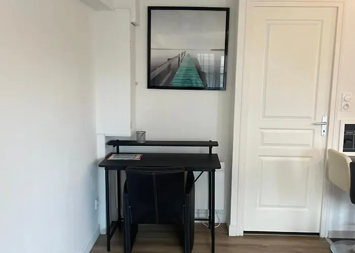 T2 Cosy Avec Jardin Et Parking Gratuit A Τρουά